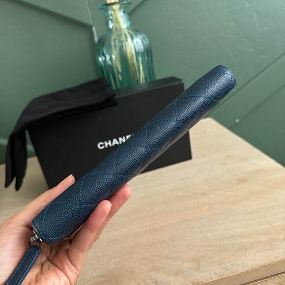 EUC Chanel Zip Around Caviar Blue Leather Wallet Aged Silver HW - Picture 6 of 13